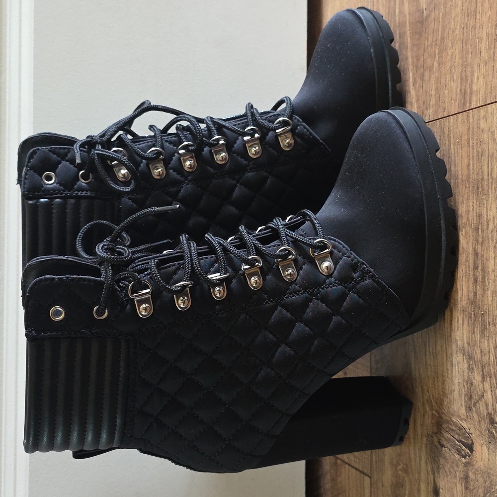 Just FAB Black Quilted Lace-Up Ankle Boots SIZE 7.5